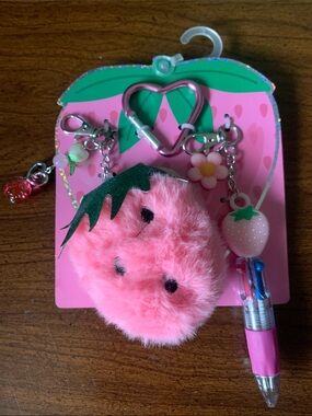NWOT Inmocean 3pc Strawberry Charm Clip Set